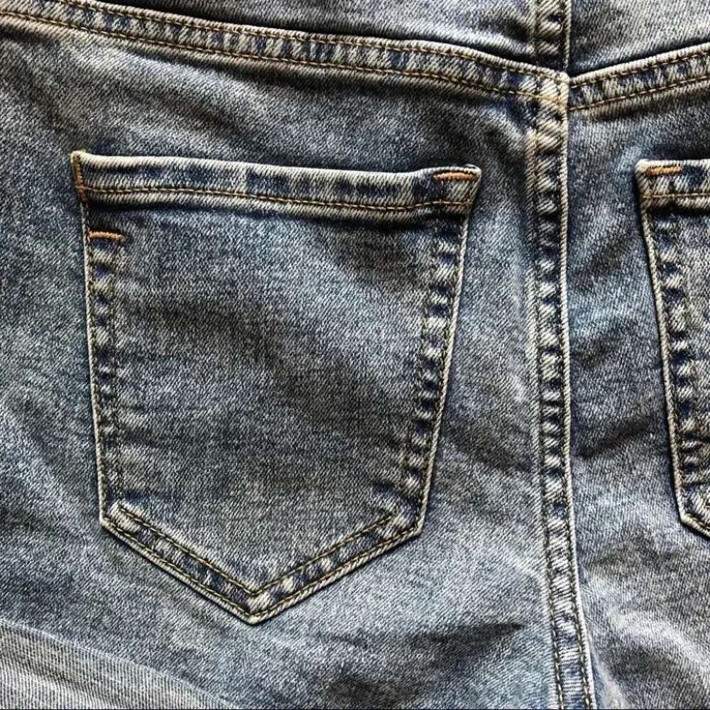 Old Navy Women's Boyfriend Fit Rolled Cuffed Mild Distressing Size 0 - Picture 14 of 15